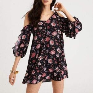 American Eagle cold shoulder ruffle sleeve dress